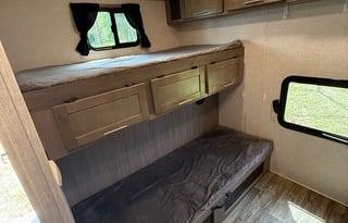 (Delivery only) sleeps 10, 2 baths Sunset Trail