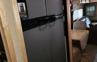 (2008 Winnebago Vectra) The Johnson's Road Coach