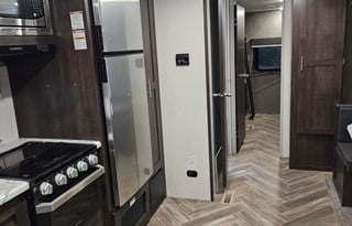 Like New 35' RV Travel Trailer