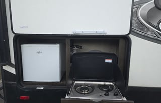 Off-Grid Fifth Wheel | Solar | 400Ah | Inverter