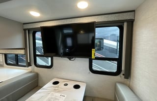 2024 Thor Ace 32B (Sleeps 8 to 9!