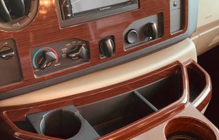 Lucy - Luxury RV for Your Stay in Camp Sherman