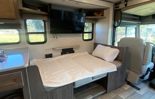 "Co-Pilot Cruiser" 2022 Winnebago Vista 27P