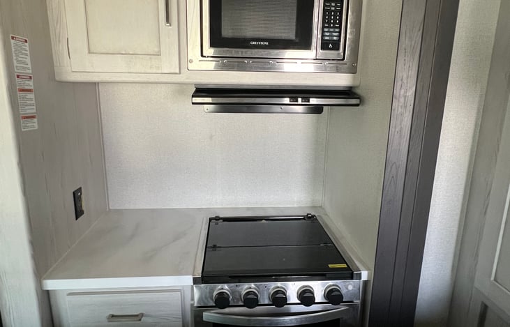 Microwave, 3 burner stove top, oven.

(The site cropped our photos and I do not know how to fix)
