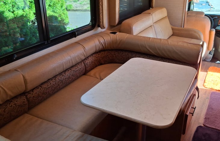 plenty of walking room even with having slide out.