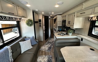 Modern Farmhouse Bunkhouse Motorhome 2022 Alante