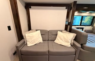 Luxury Mercedes-Benz Sprinter | Renegade Vienna