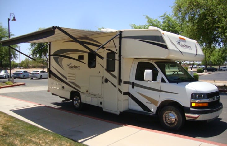 just 24ft long makes this coach SUPER easy to maneuver and park almost anywhere.