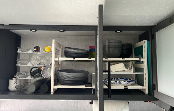 Plates, cups, coffee cups, wine glasses….just about everything you need. 😊🍽️