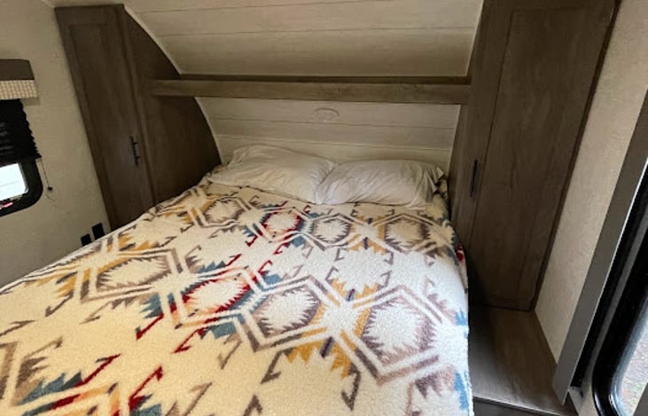 Short Queen Size Bed With Cooling Memory Foam Pillow Top