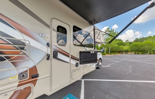 "Fourwinds Funhaus" - 6 bed Bunkhouse C Class RV