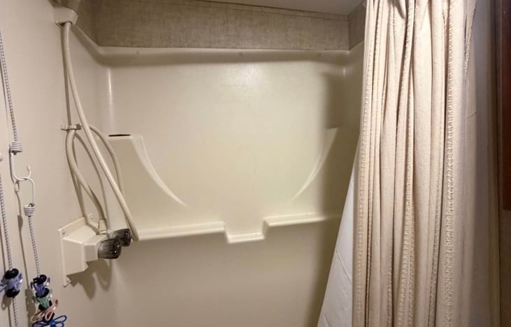 Spacious shower with extended curtain rod