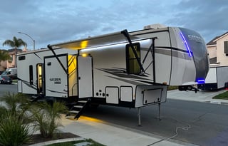 NEW (2) Bedroom 5th Wheel - Sierra 3440BH