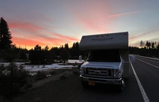 Spacious Easy to Drive Worry Free 2016 Minnie Winnie W/ U-Shaped Dinette