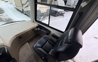 2018 Jayco Motorhome sleeps 10!