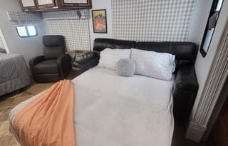 The Brownie NEWLY RENOVATED Sleeps 6 Must See !