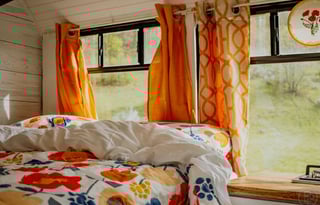 Couple & Bestie Adventure Bus - Cozy and Spacious
