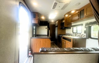 Lightweight Luxury: Perfect for Families of 10