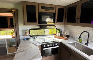 Big Merla Sleeps 7 and Bring your Furry Friends