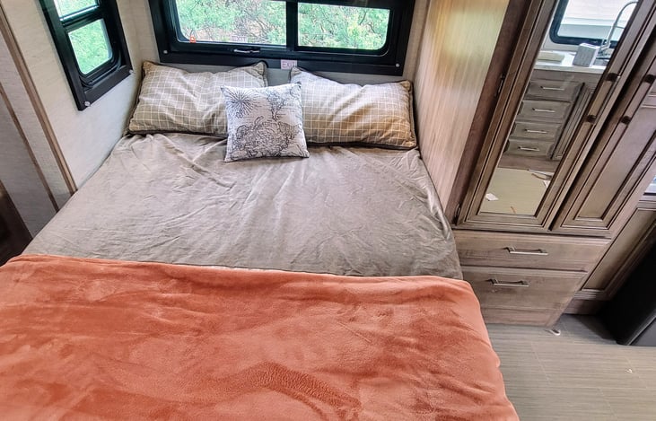 Queen size master bed to recharge for the next days adventures.