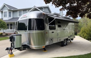 Twyla the Tin Can | 2021 Airstream Caravel 22FB
