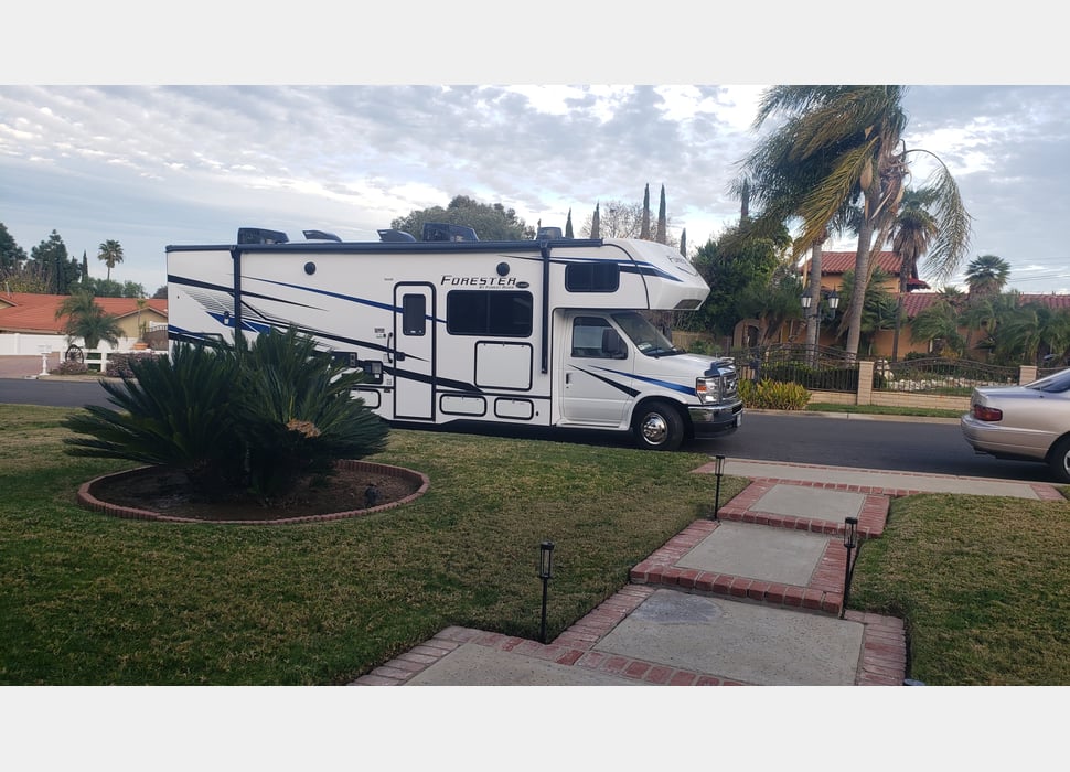 Class C Motor Home rentals in Chatsworth