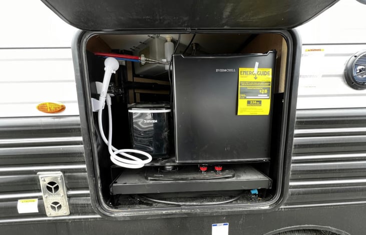 Outdoor Kitchen- fridge, icemaker, shower, grill