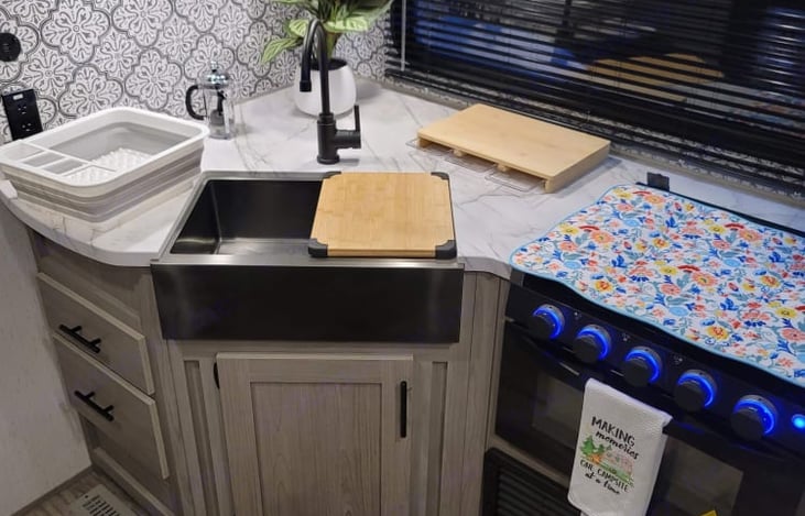 Dish rack and cutting boards also included.