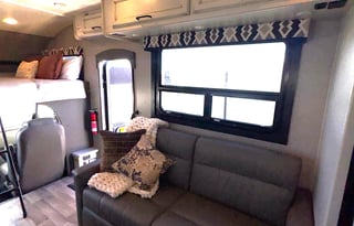 Rare King Bed | Auto Leveling | Easy to Drive