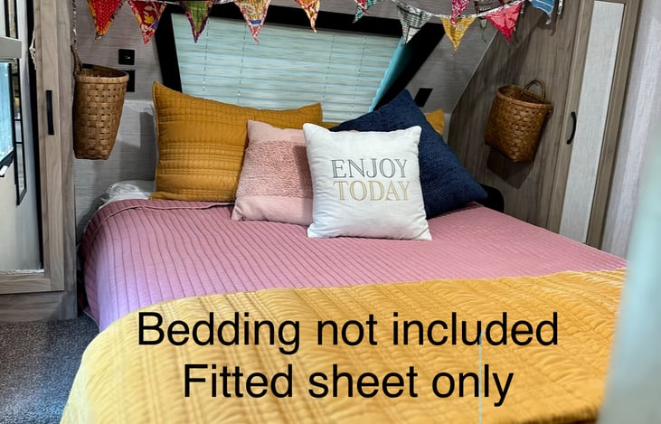 BEDDING NOT INCLUDED
FITTED SHEET ONLY