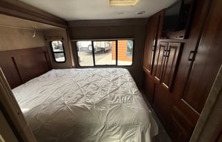 2016 Forester 3011DS/sleeps 8