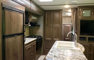 Keystone Passport 3320BH