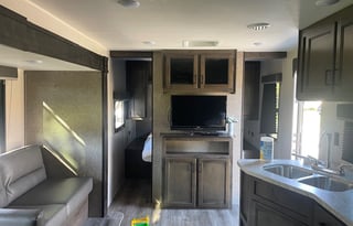 The Unwind Bunkhouse- 2021 Starcraft Autumn Ridge