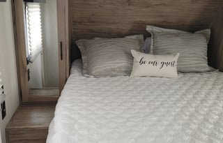 2021 ALPHA WOLF Spacious Living Room