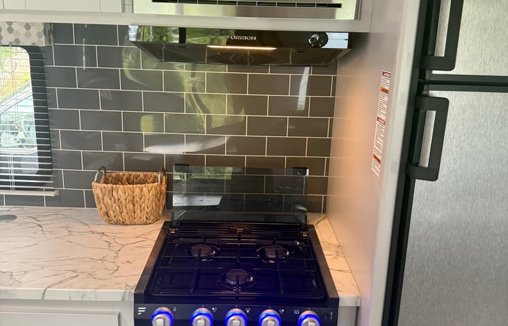 3 Pot gas stove and oven