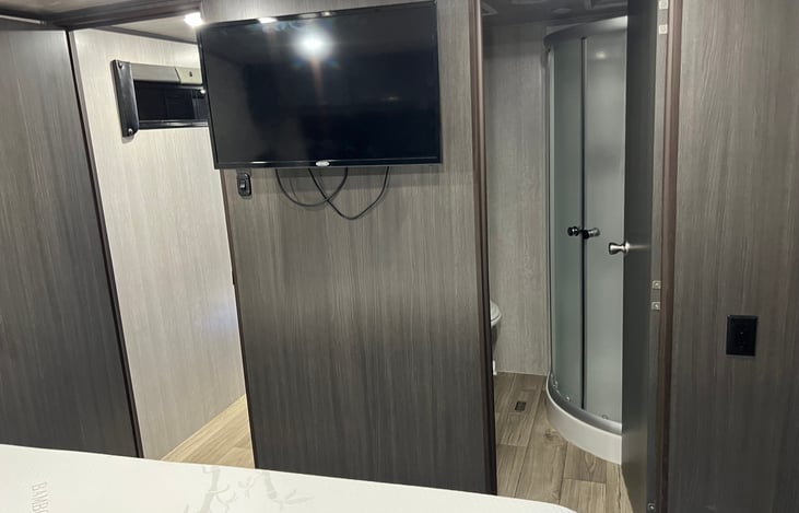 32in smart tv, available if campsite provides wifi. No independent wifi available.