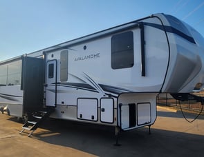 Keystone RV Avalanche 390DS