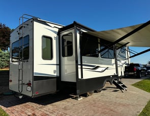 Keystone RV Montana High Country 295RL