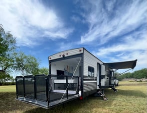 Dutchmen RV Coleman Lantern Series 300TQ