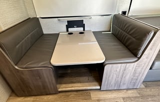 GET IN AND GO! 35' Class A 2020 Winnebago Vista