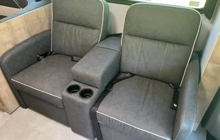 Family Fun-mobile -2021 Coachmen Leprechaun 319MB