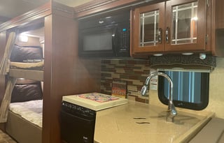 2016 Thor Motor Coach Chateau 31E Bunkhouse