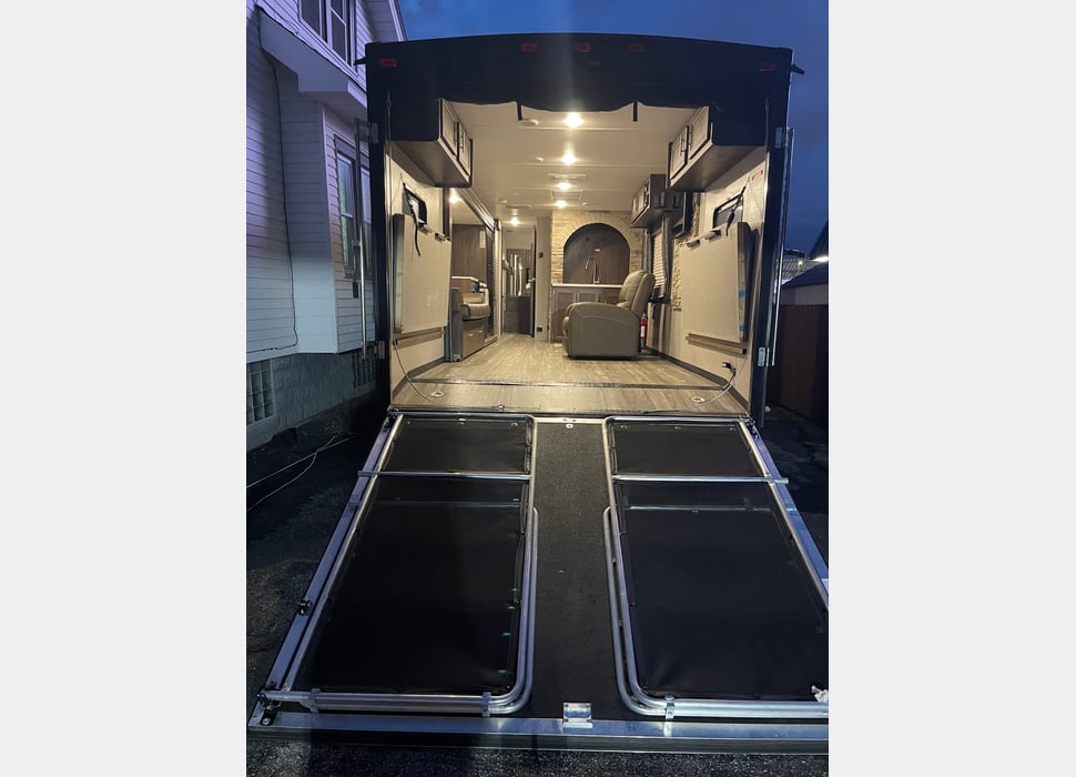 Toy Hauler rentals in Des Plaines