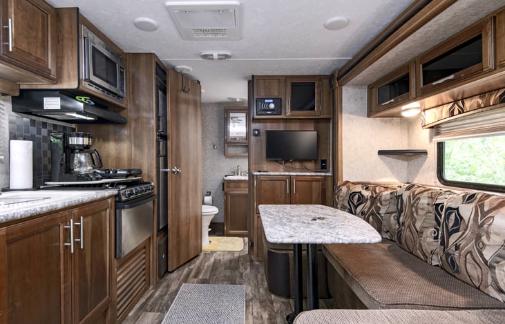 Lots of amenities, full kitchen, electric stove, but no wifi (must use your own carrier)