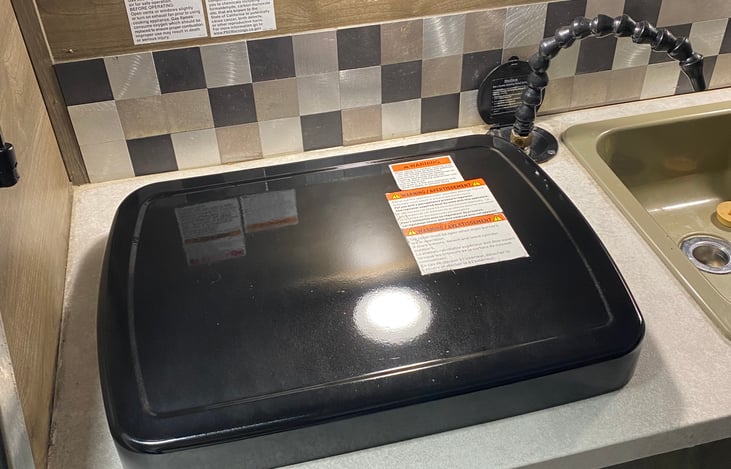 Propane gas stove with cover and splash guards