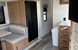 2023 Avenger 28BHS- Family & Fur Friendly