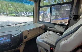 2022 Thor Motor Coach - Palazzo 37.5