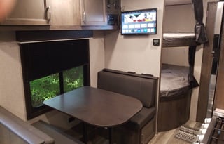 Sleeps 6 PLEASE READ UNDER DESCRIPTION FIRST