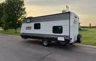 Lightweight, sleeps 6, upgrades! 400W solar system