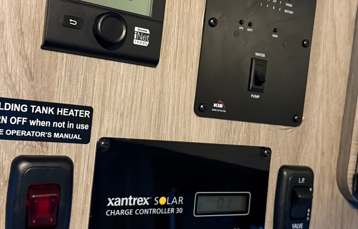 Power outlets & controls